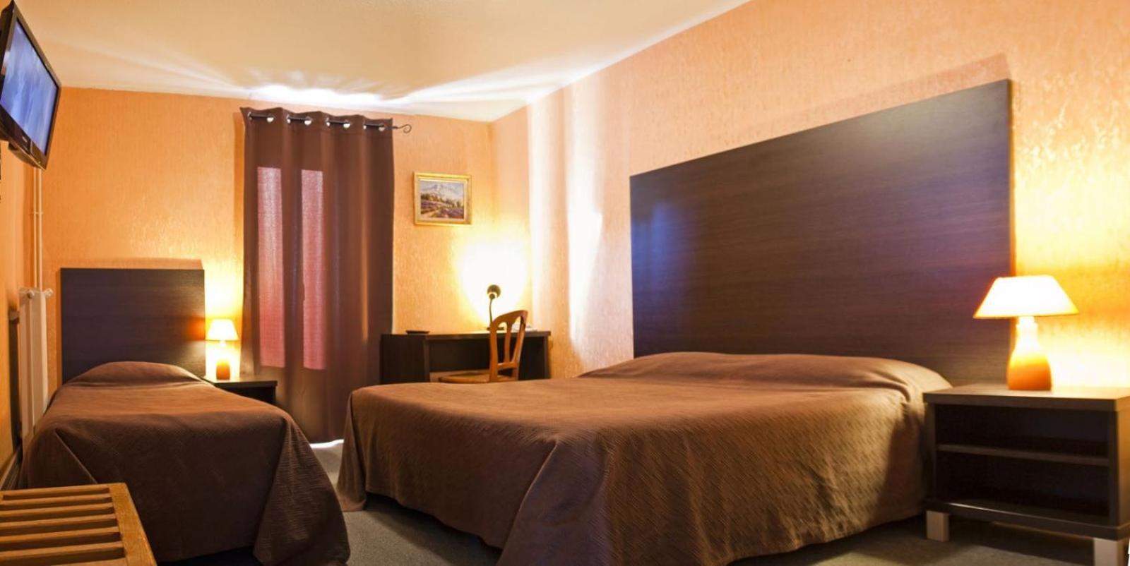 Logis Hotel Restaurant De La Poste Понжибо Екстериор снимка