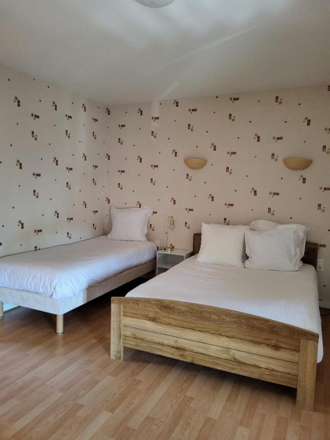 Logis Hotel Restaurant De La Poste Понжибо Екстериор снимка