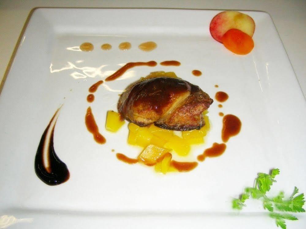Logis Hotel Restaurant De La Poste Понжибо Екстериор снимка