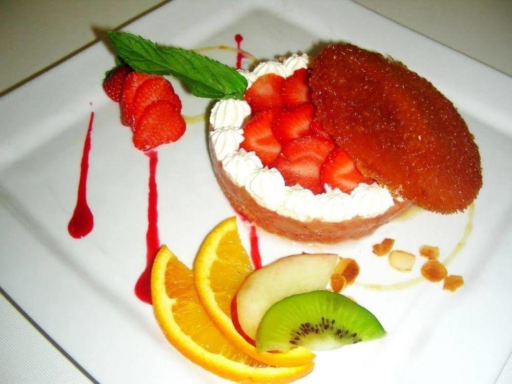 Logis Hotel Restaurant De La Poste Понжибо Екстериор снимка