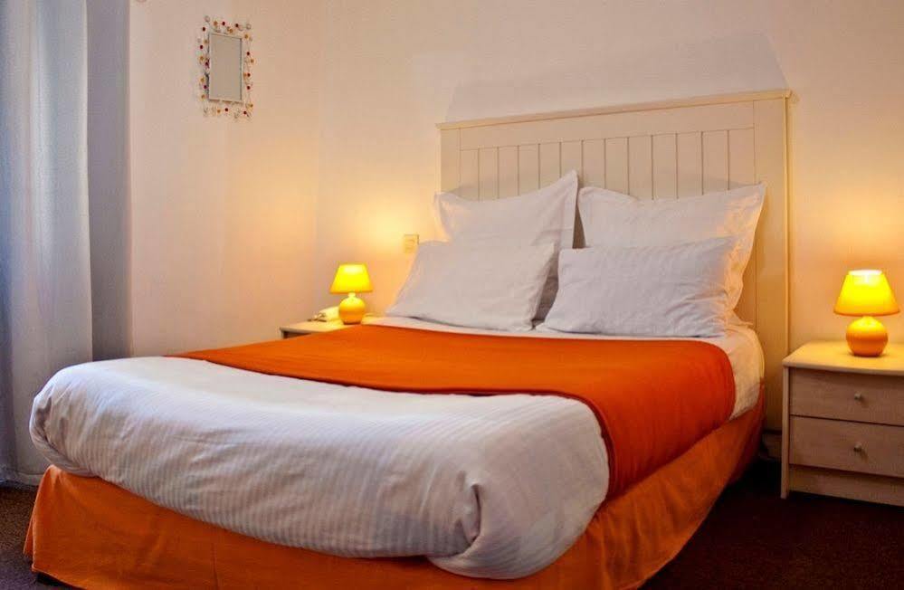 Logis Hotel Restaurant De La Poste Понжибо Екстериор снимка