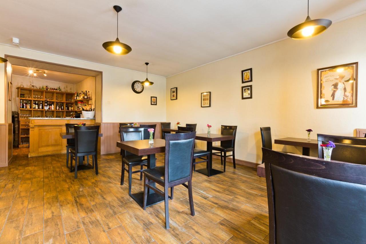 Logis Hotel Restaurant De La Poste Понжибо Екстериор снимка